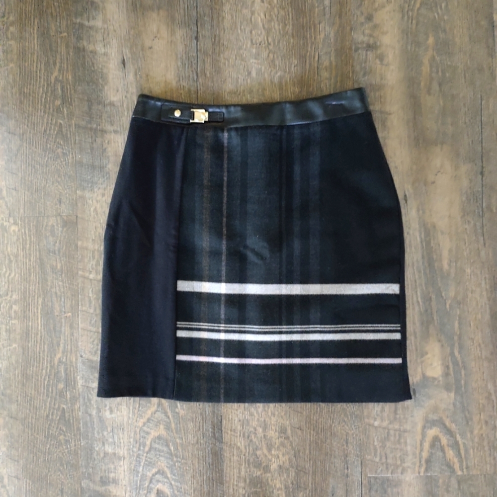 White House Black Market black skirt with sweater striped detailing - size 4